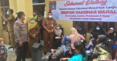 Vaksinasi masal di Kecamatan Sawit Seberang
