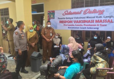 Vaksinasi masal di Kecamatan Sawit Seberang