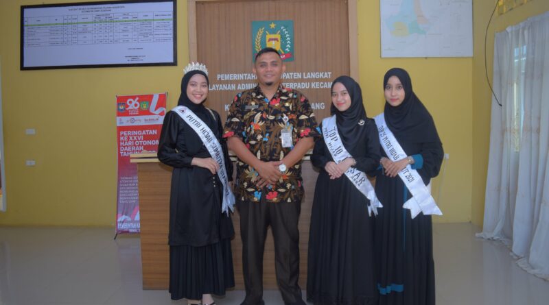 Bapak Camat Sawit Seberang menerima Audiensi Putri Hijab Sumatera Utara Tahun 2022